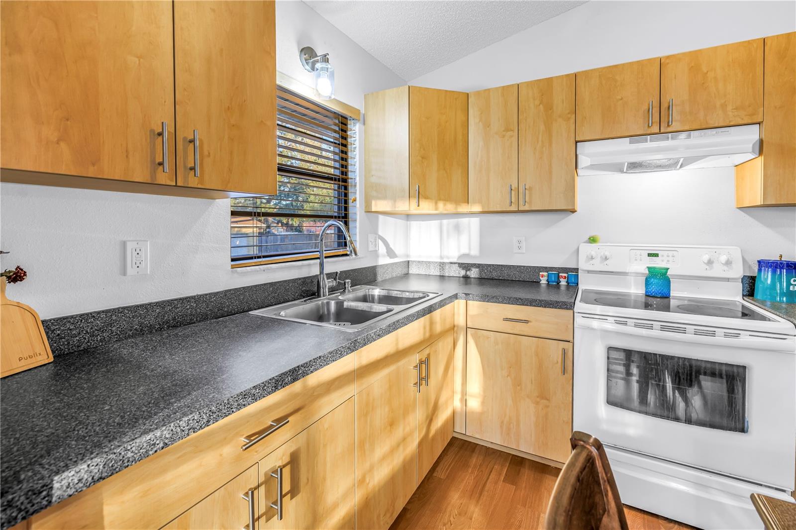 Image 19 of 39 For 3000 Dr Martin Luther King Jr Street S