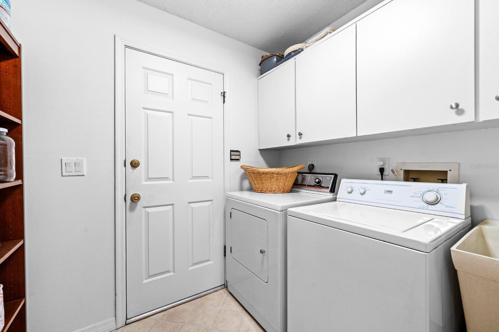 Image 17 of 42 For 625 Fayette Drive S