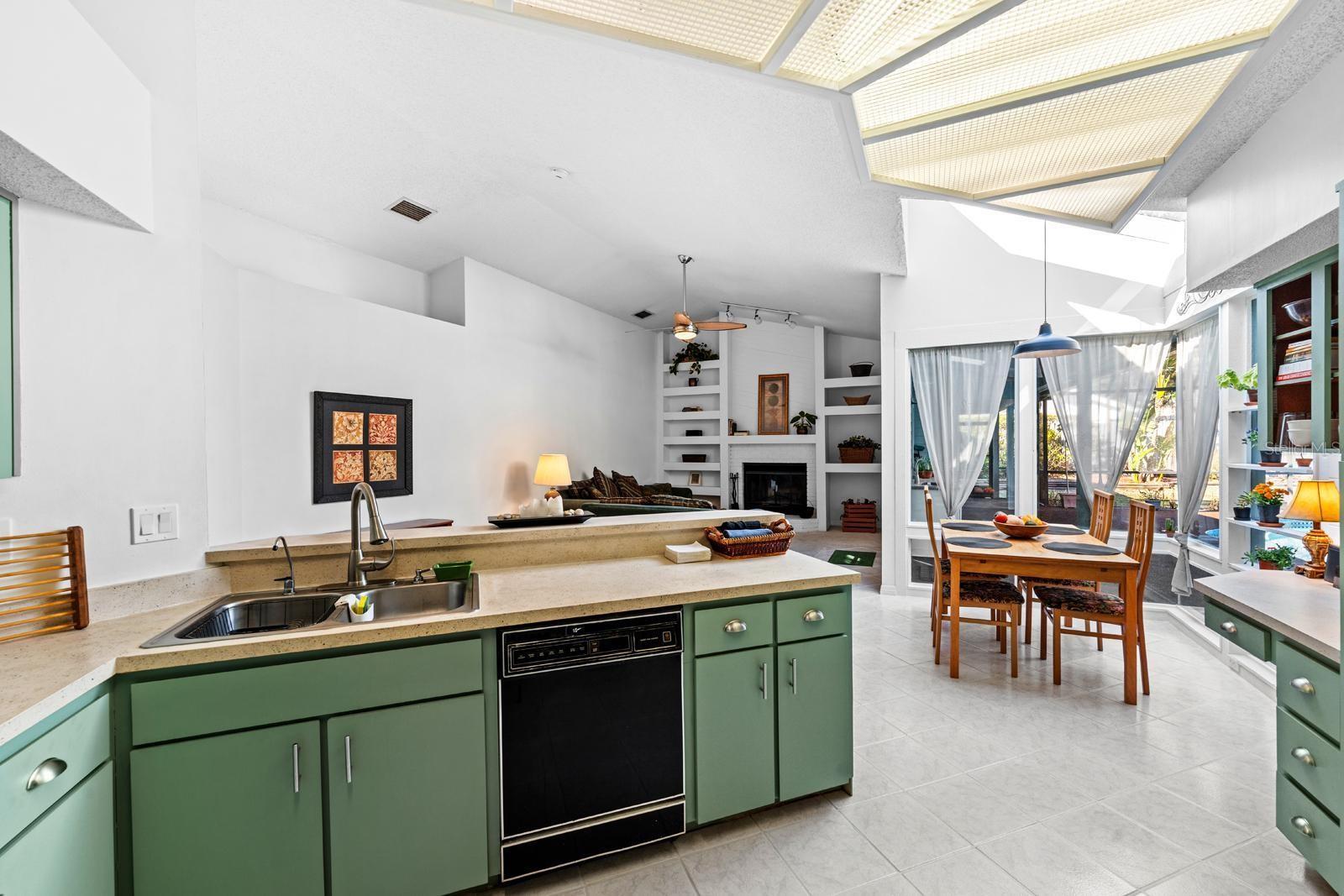 Image 21 of 42 For 625 Fayette Drive S