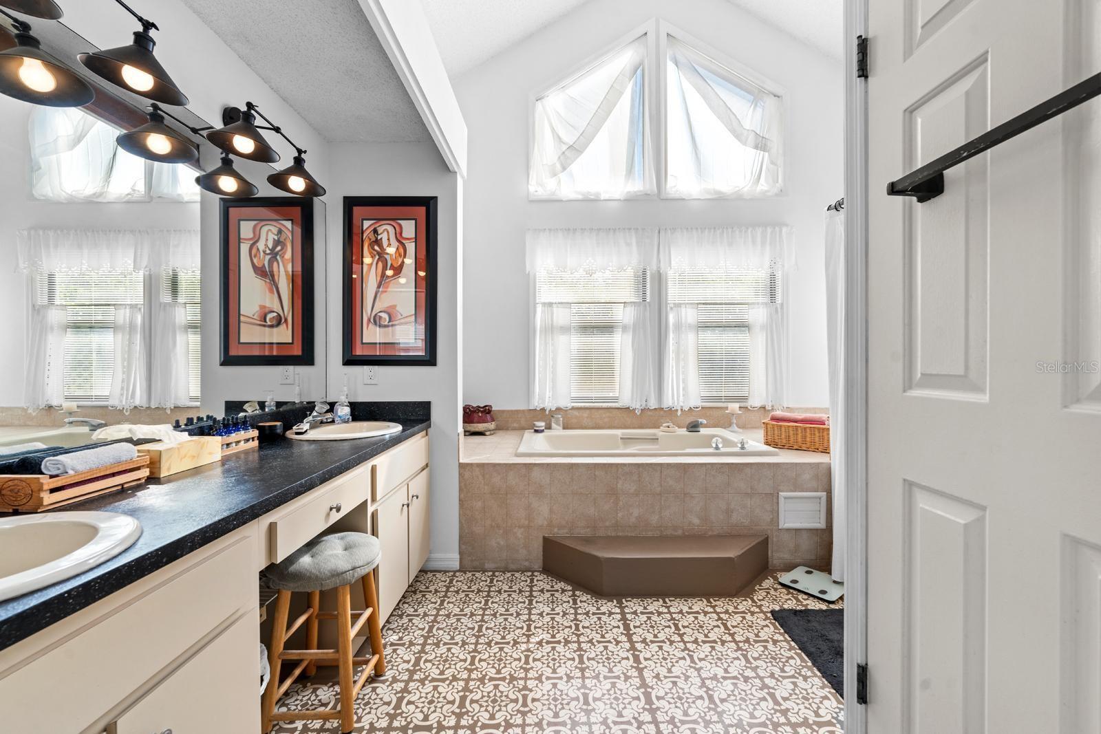 Image 26 of 42 For 625 Fayette Drive S