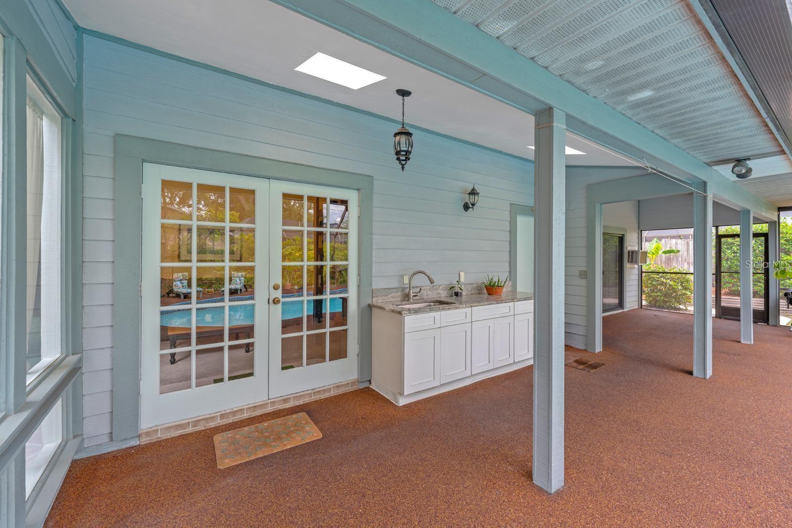 Image 4 of 42 For 625 Fayette Drive S