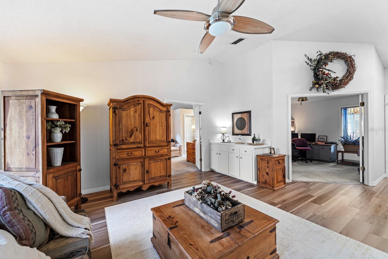 Image 8 of 42 For 625 Fayette Drive S