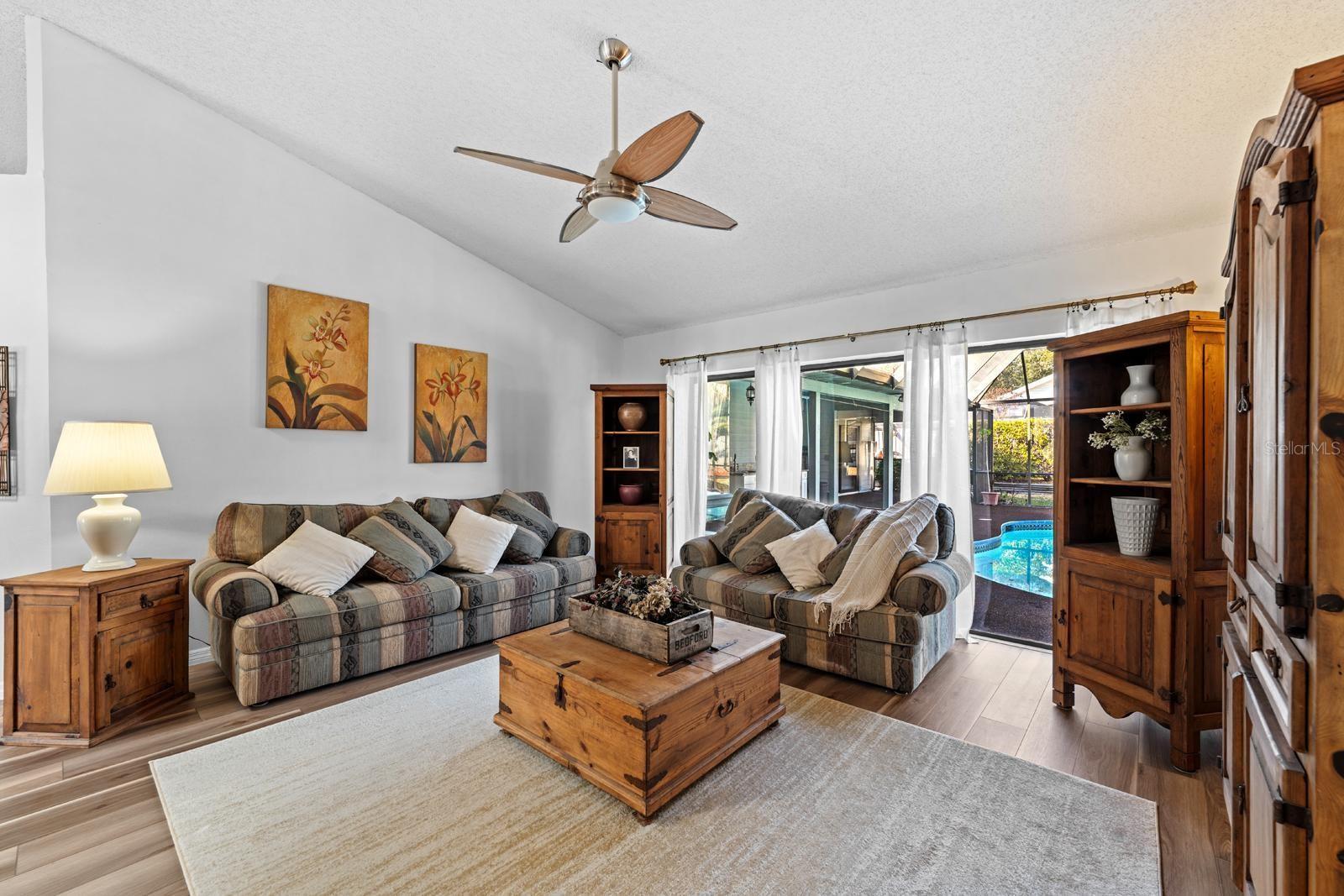 Image 9 of 42 For 625 Fayette Drive S