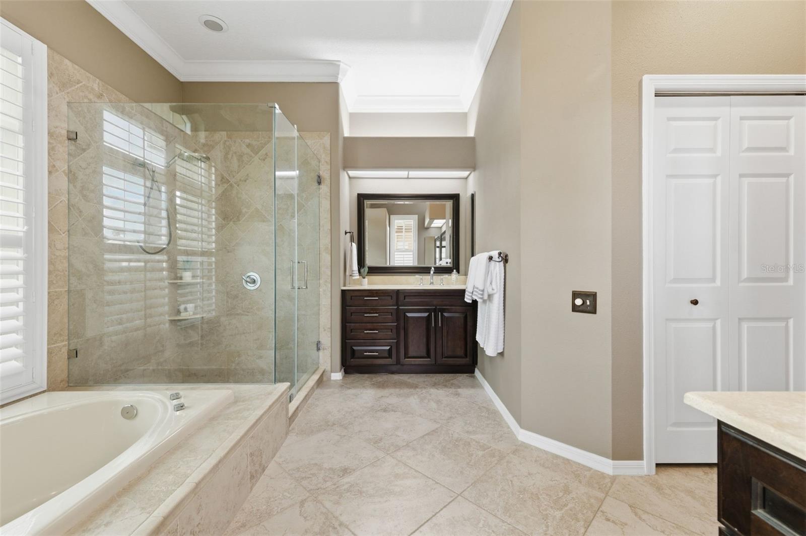 Listing photo id 14 for 11909 Middlebury Drive