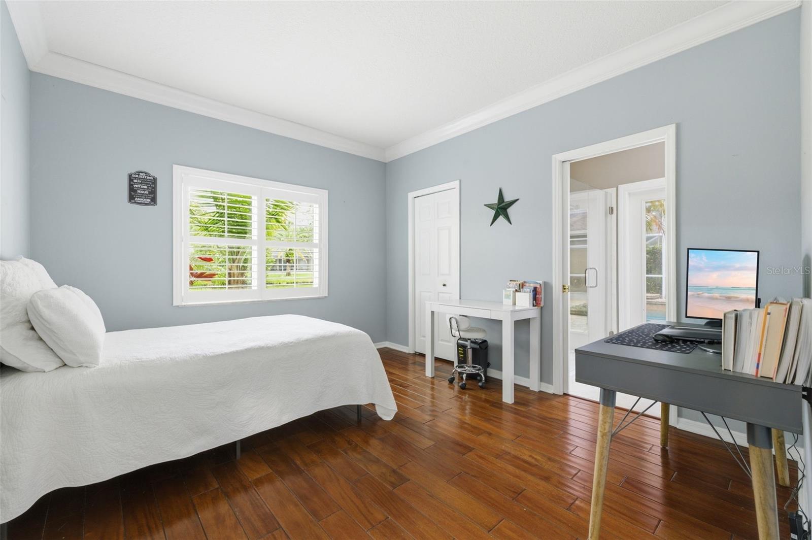 Listing photo id 19 for 11909 Middlebury Drive