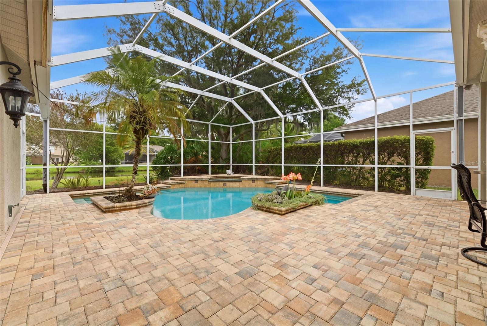 Listing photo id 22 for 11909 Middlebury Drive