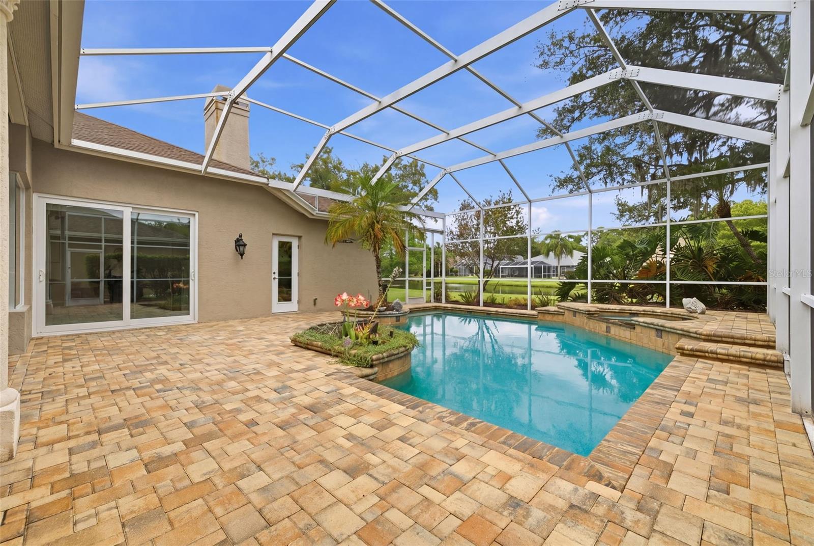 Listing photo id 23 for 11909 Middlebury Drive