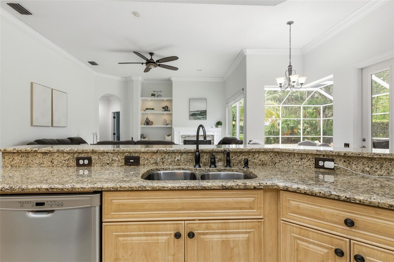 Listing photo id 3 for 11909 Middlebury Drive