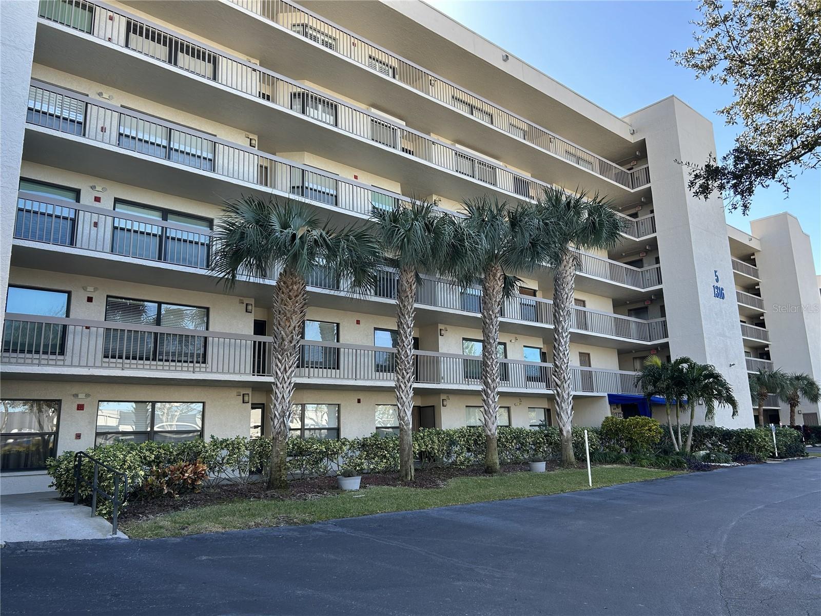 Image 26 of 50 For 1316 Pasadena Avenue S 202