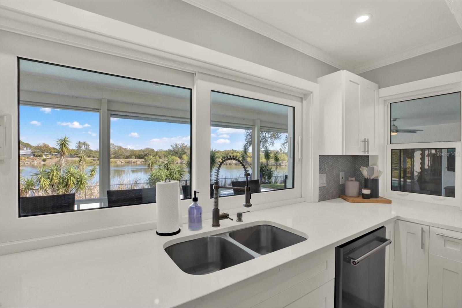 Listing photo id 8 for 1461 74th Circle Ne