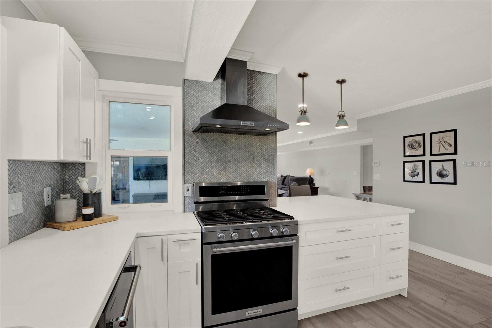 Listing photo id 9 for 1461 74th Circle Ne