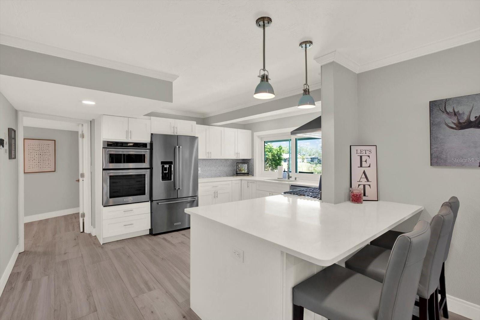 Listing photo id 11 for 1461 74th Circle Ne