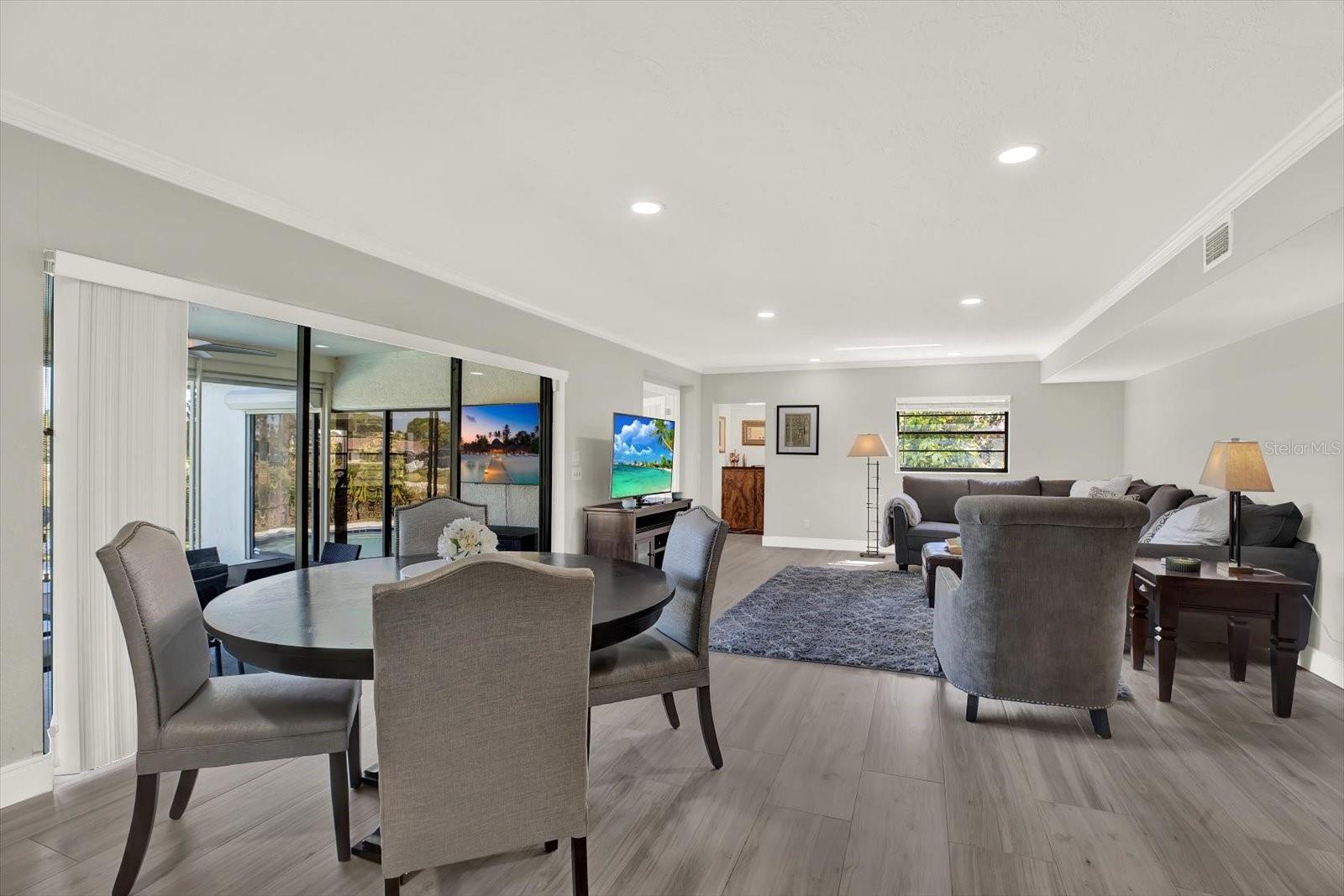 Listing photo id 15 for 1461 74th Circle Ne