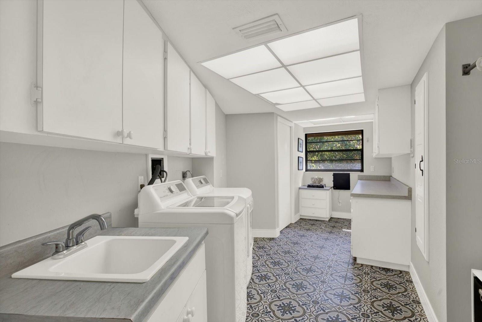 Listing photo id 27 for 1461 74th Circle Ne