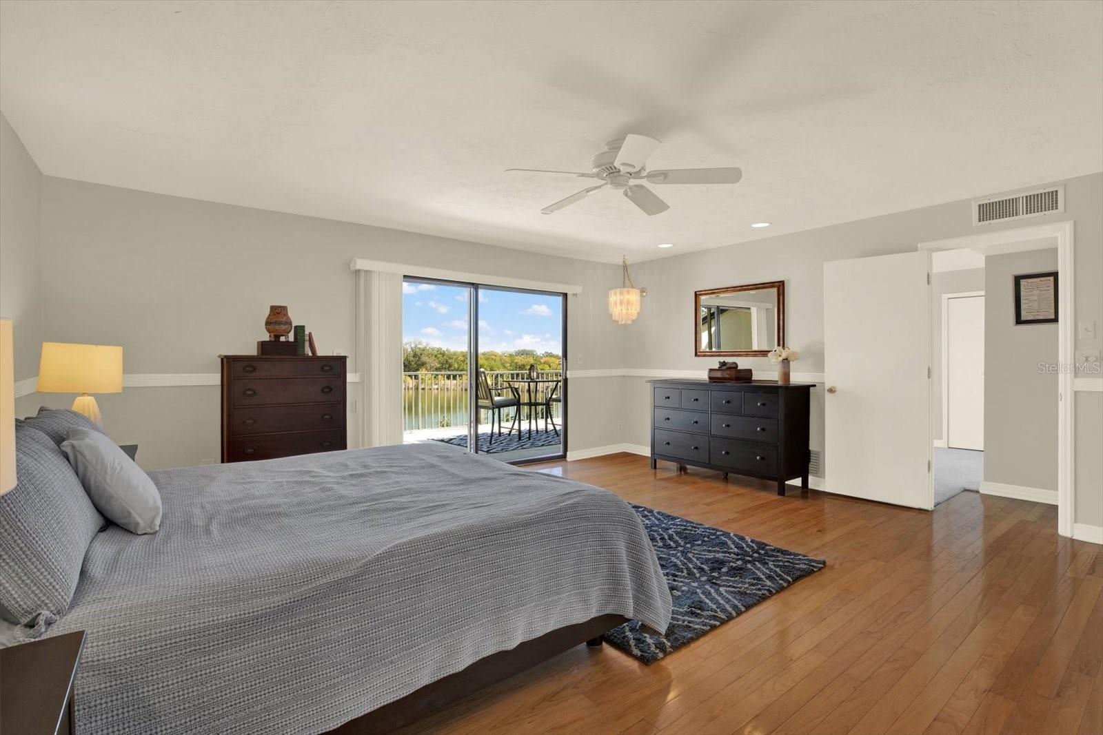 Listing photo id 30 for 1461 74th Circle Ne