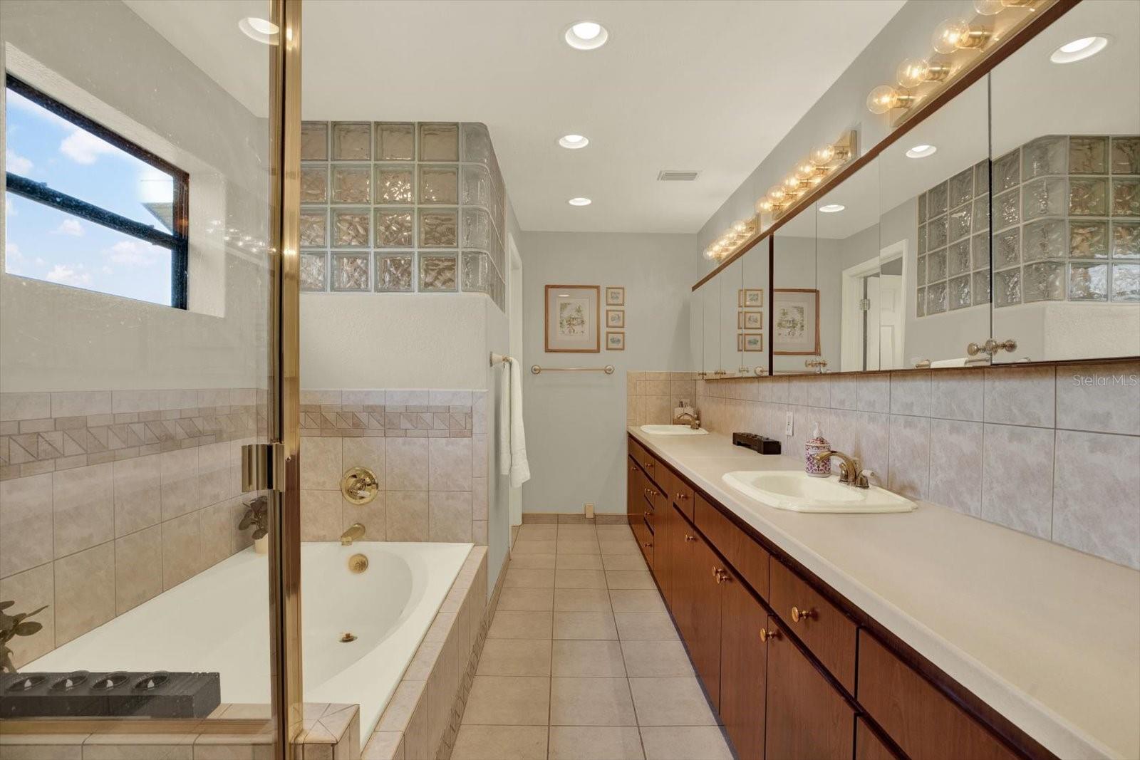 Listing photo id 33 for 1461 74th Circle Ne