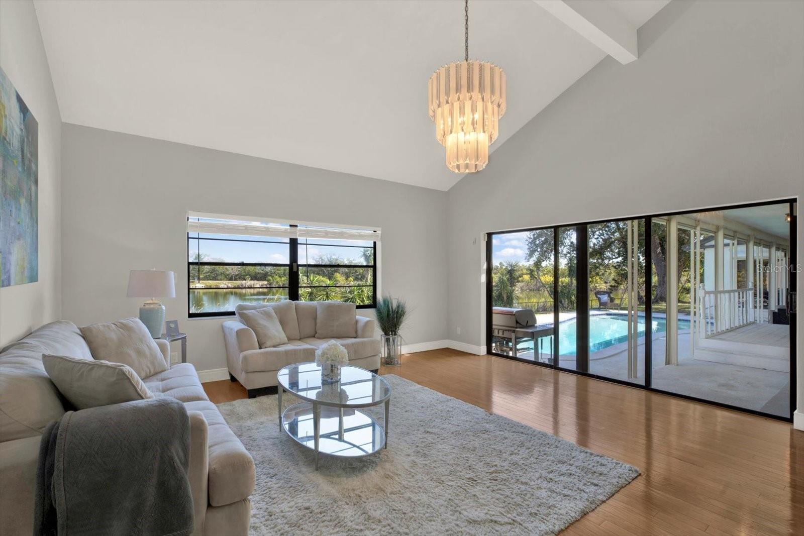 Listing photo id 2 for 1461 74th Circle Ne