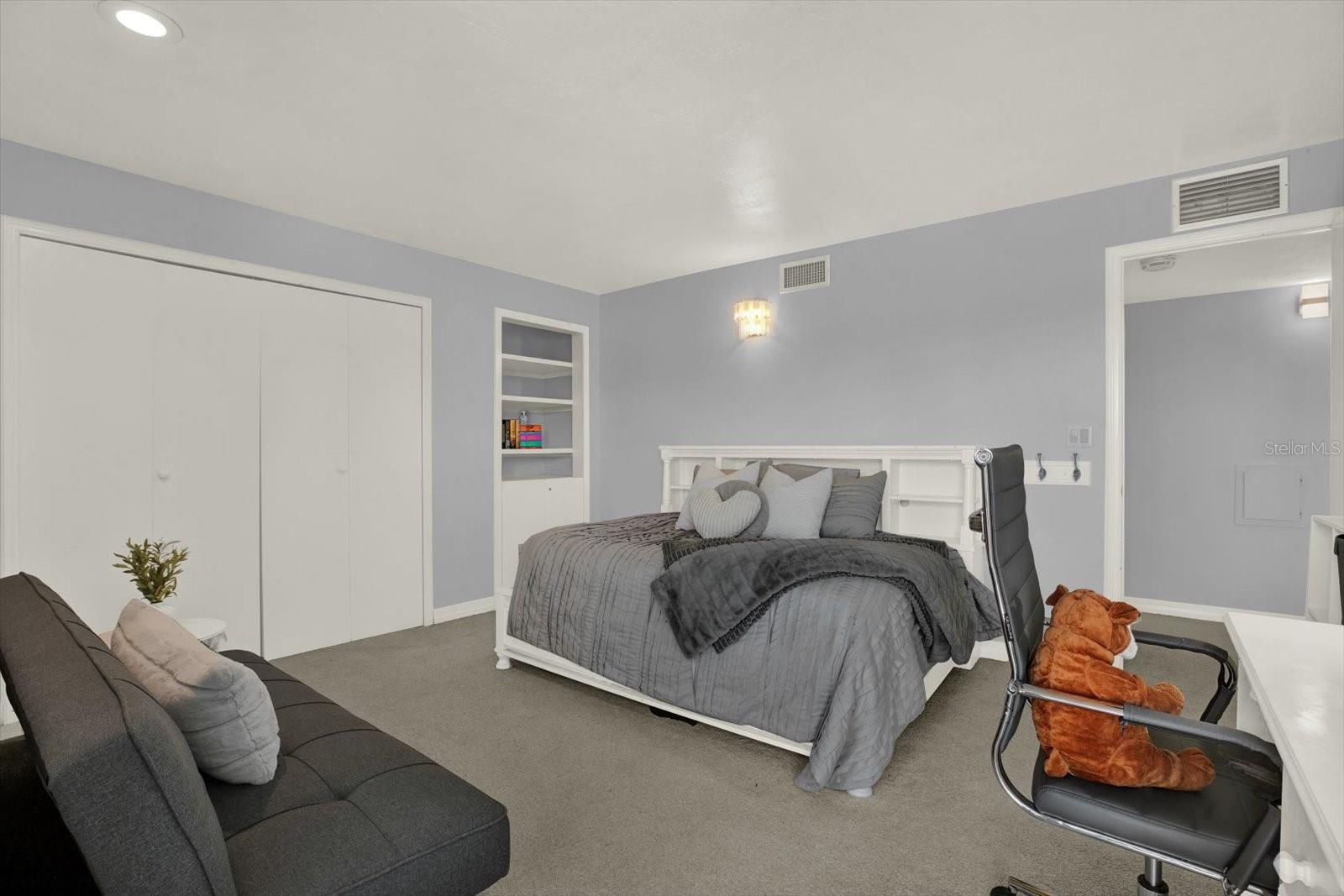 Listing photo id 38 for 1461 74th Circle Ne