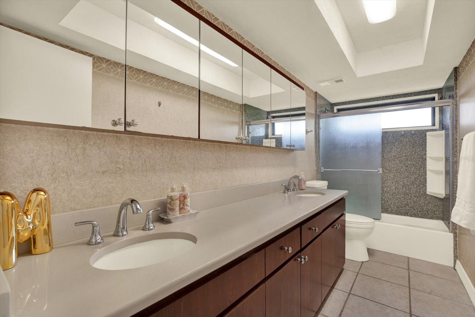 Listing photo id 39 for 1461 74th Circle Ne