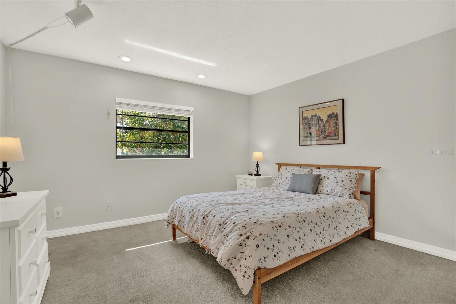 Listing photo id 45 for 1461 74th Circle Ne