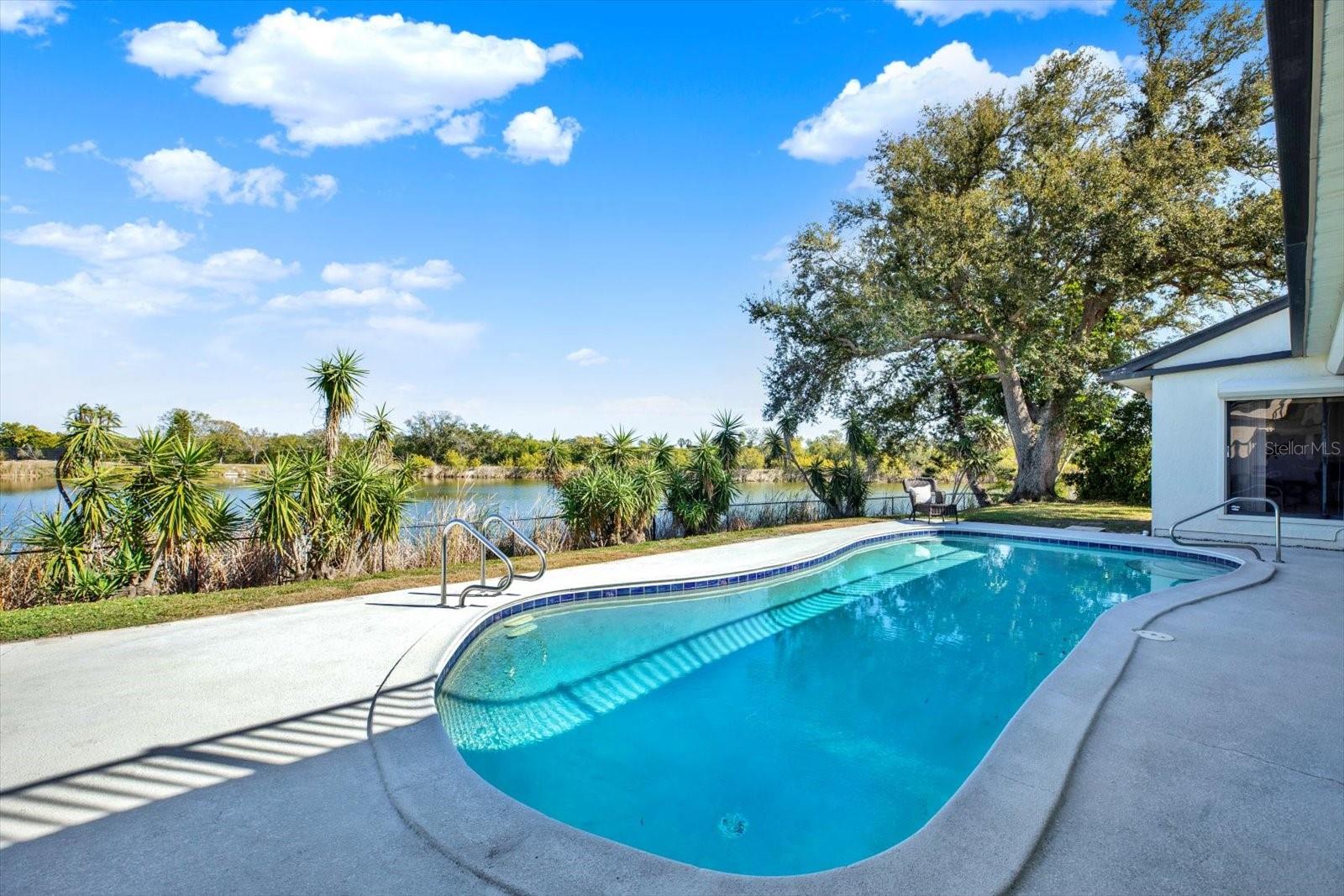 Listing photo id 51 for 1461 74th Circle Ne