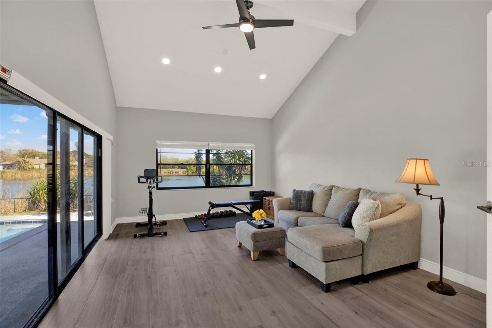 Listing photo id 5 for 1461 74th Circle Ne