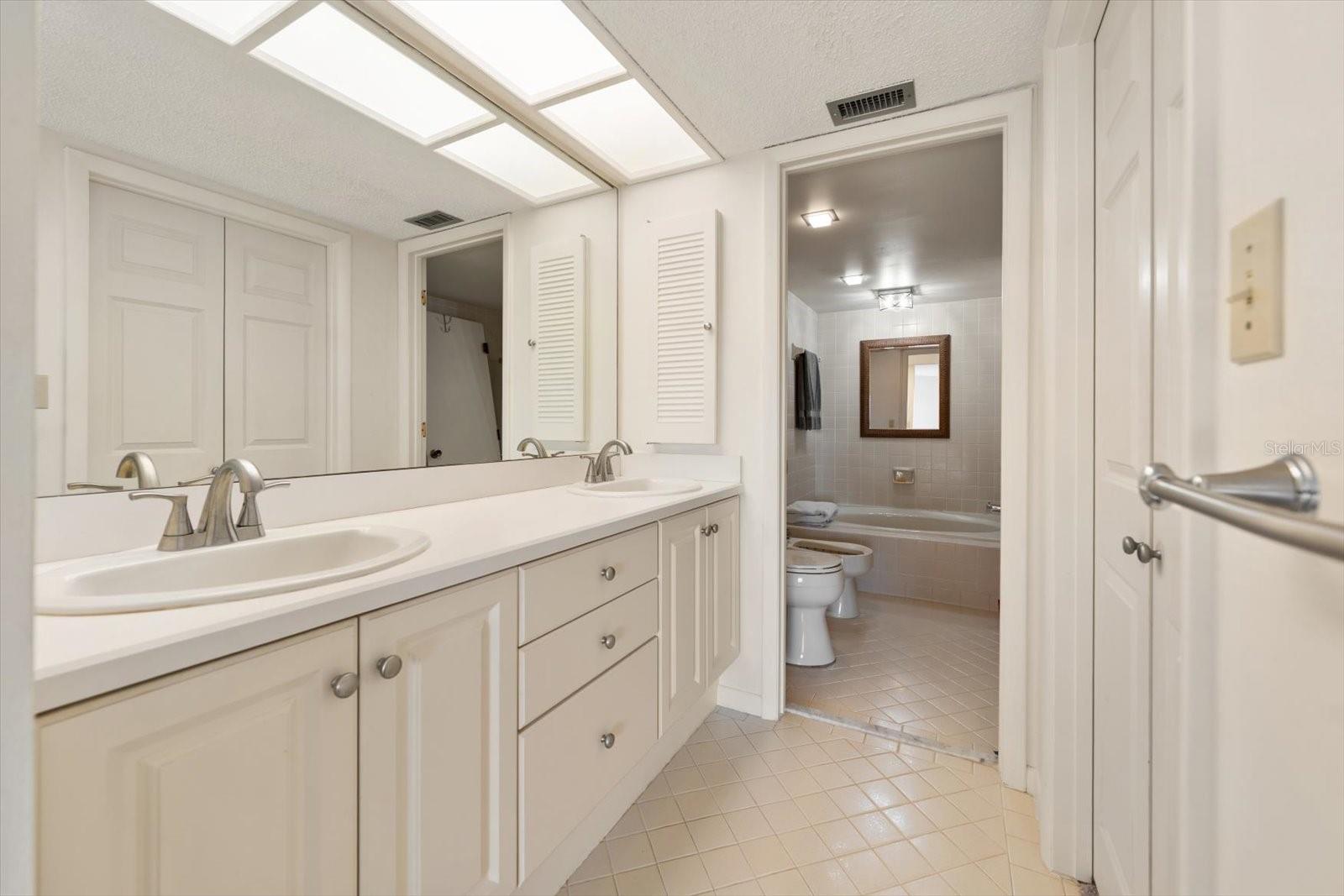 Image 15 of 42 For 1651 Sand Key Estates Court 26