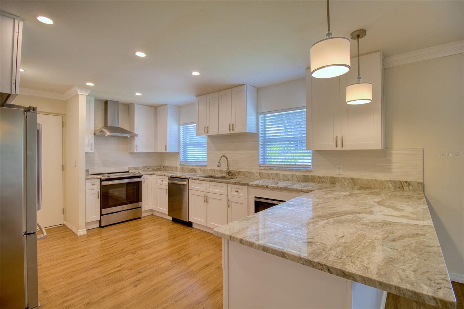 Image 12 of 34 For 555 54th Street N