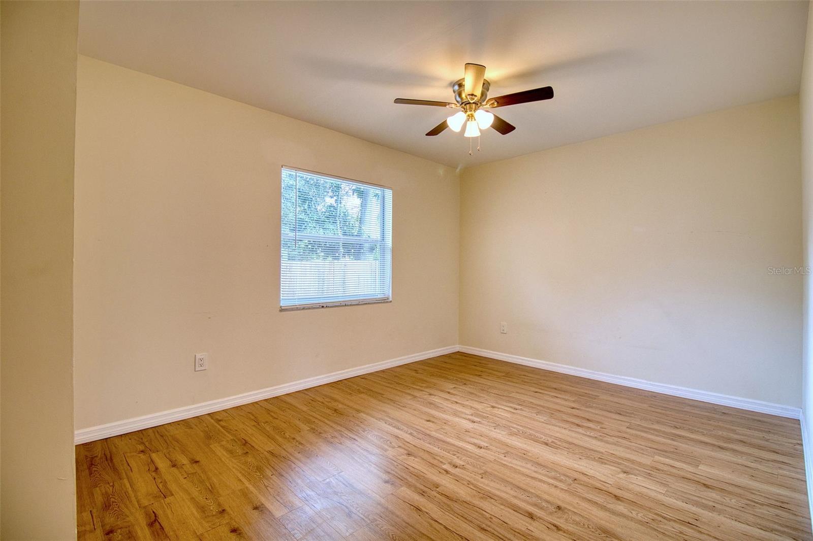 Image 14 of 34 For 555 54th Street N