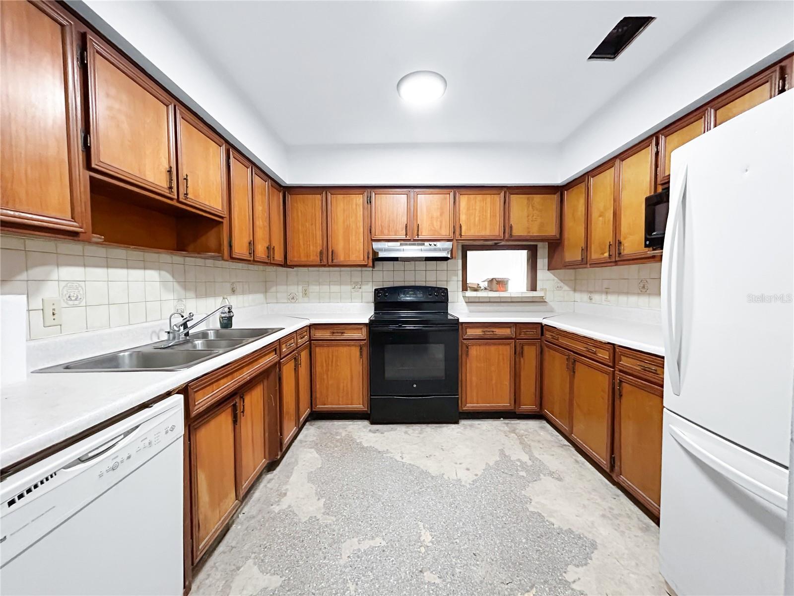 Image 25 of 36 For 2006 Taylor Road