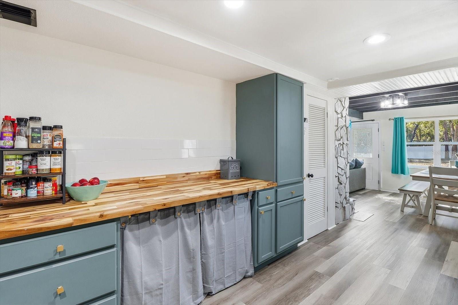 Listing photo id 8 for 12142 Boondocks Drive