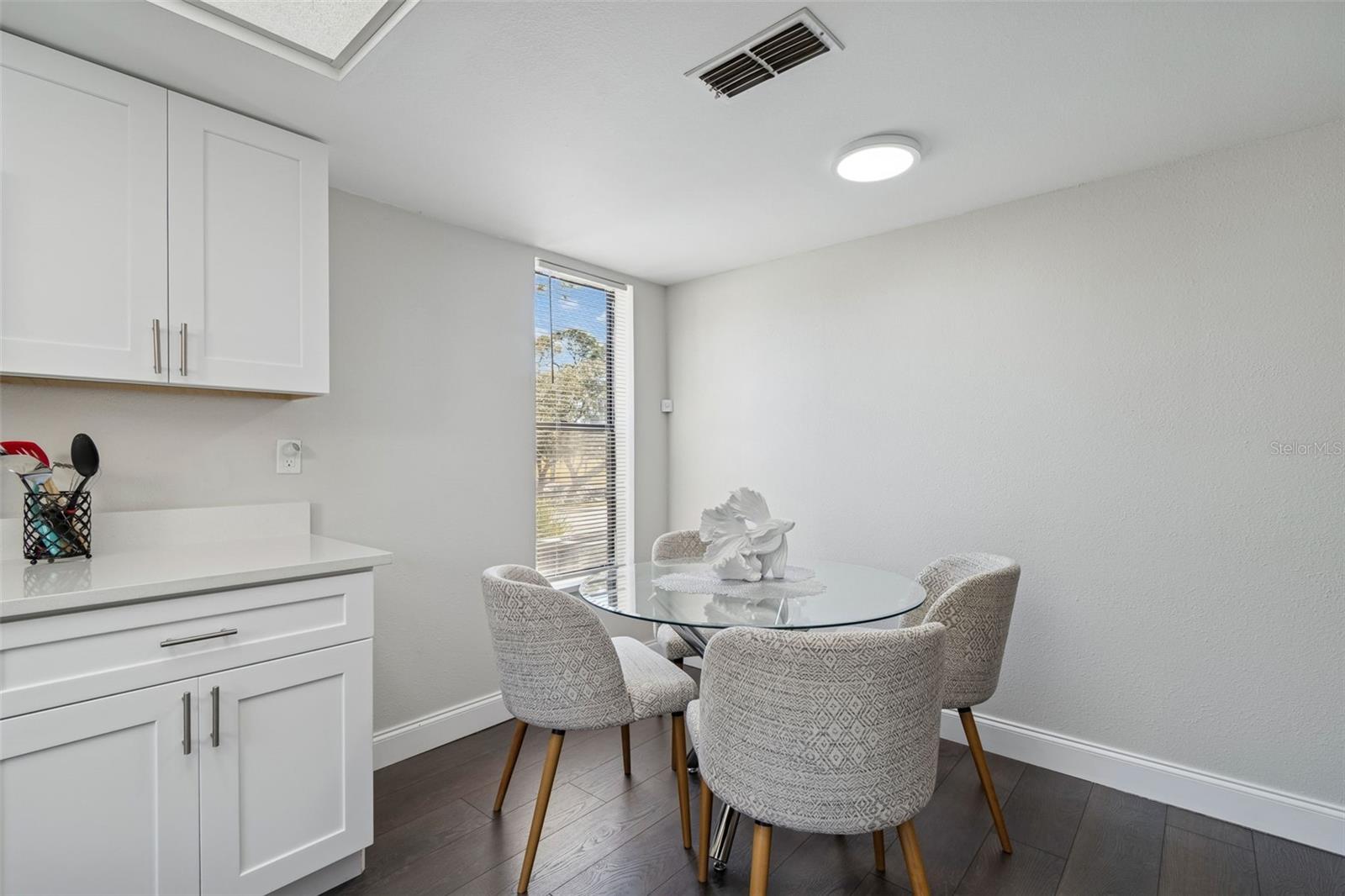 Image 18 of 66 For 2501 Oak Circle 2501