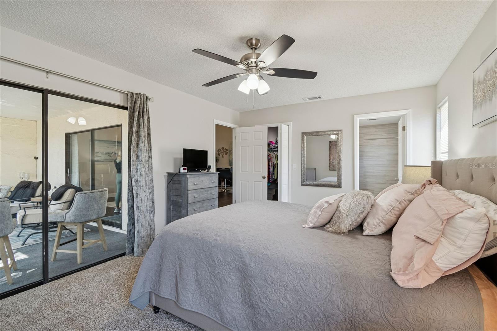 Image 33 of 66 For 2501 Oak Circle 2501