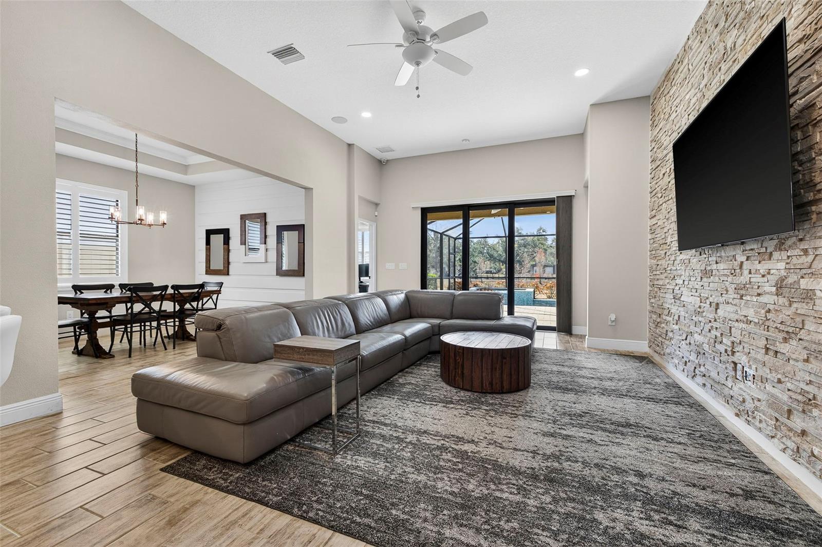 Image 7 of 37 For 1244 Florablu Drive