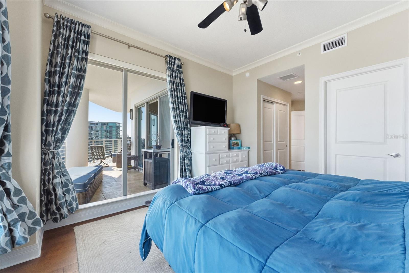 Image 11 of 28 For 1209 Cumberland Avenue 2306