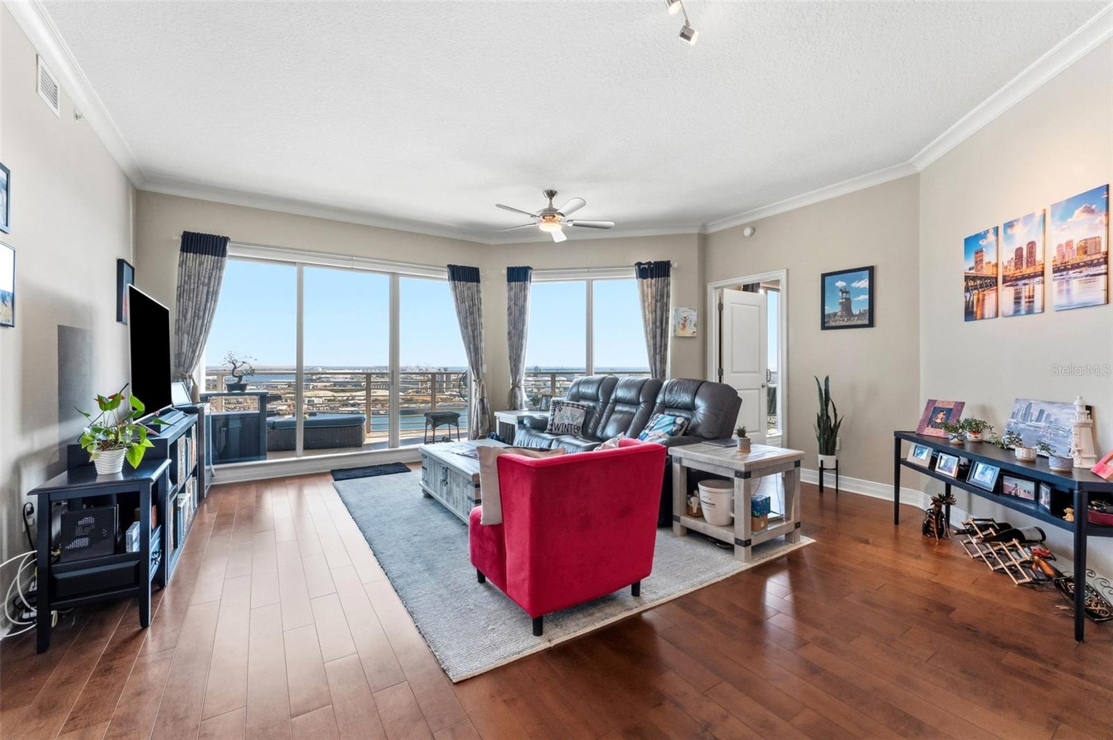 Image 3 of 28 For 1209 Cumberland Avenue 2306