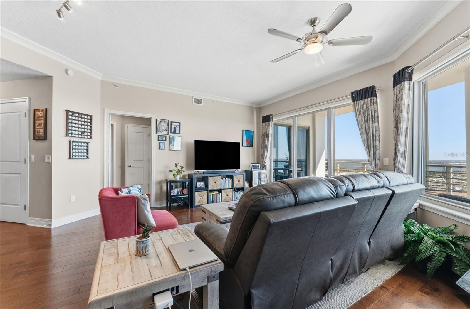 Image 6 of 28 For 1209 Cumberland Avenue 2306