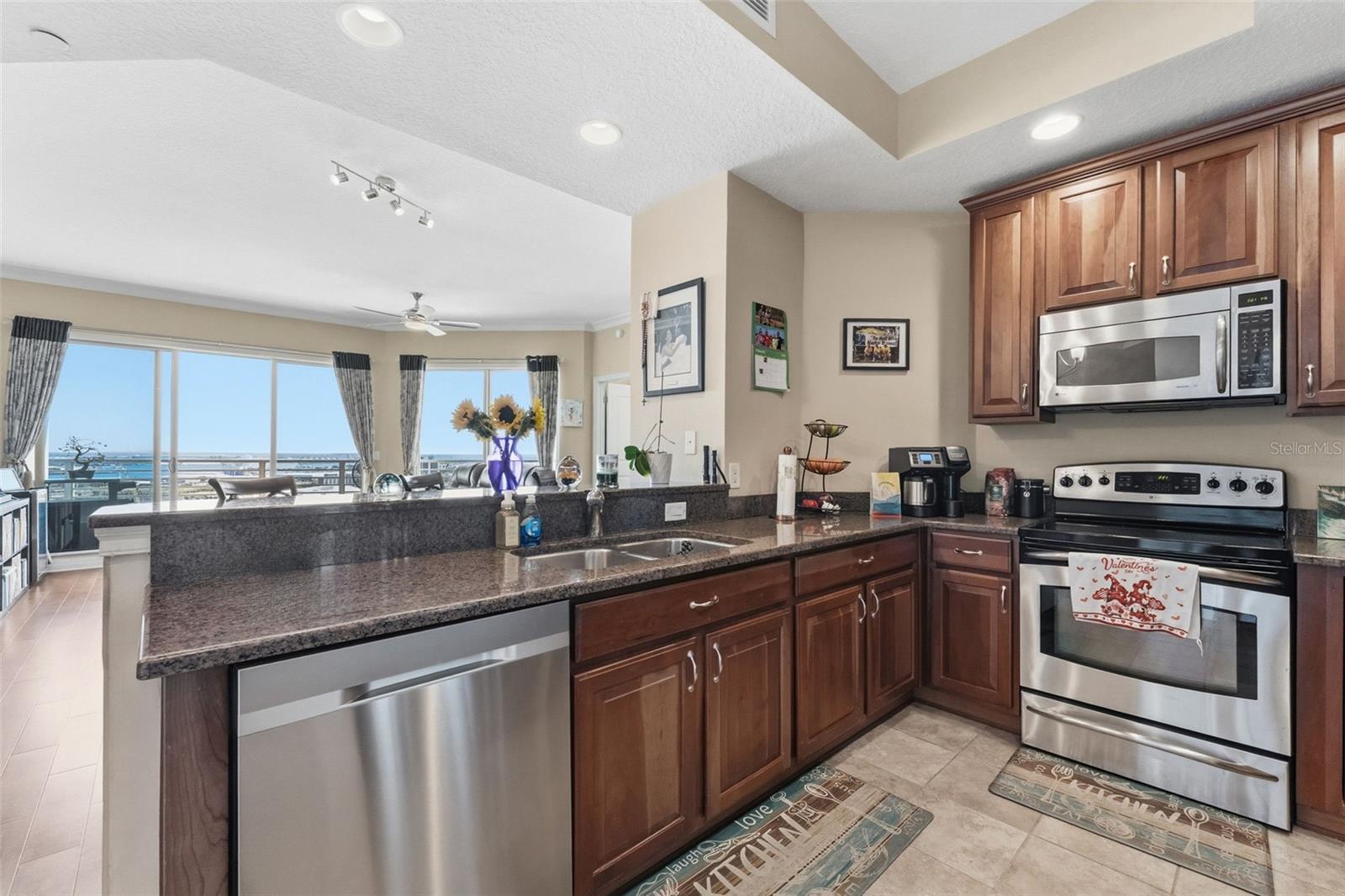 Image 7 of 28 For 1209 Cumberland Avenue 2306