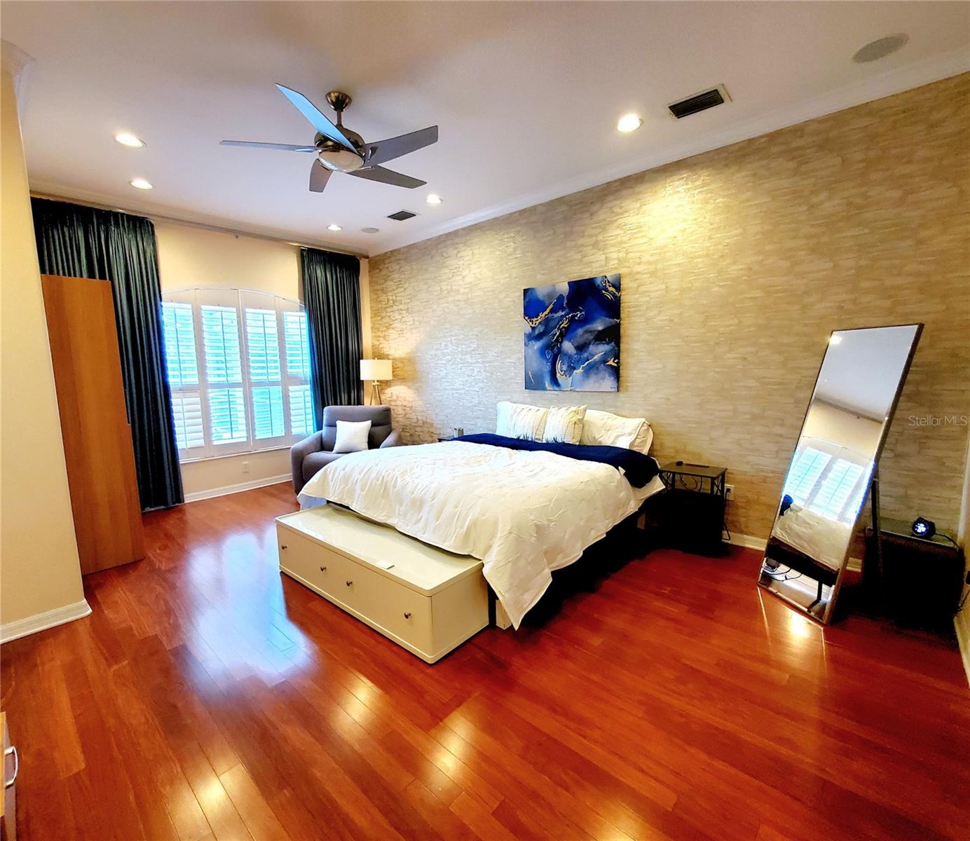 Listing photo id 23 for 10004 Tree Tops Lake Road