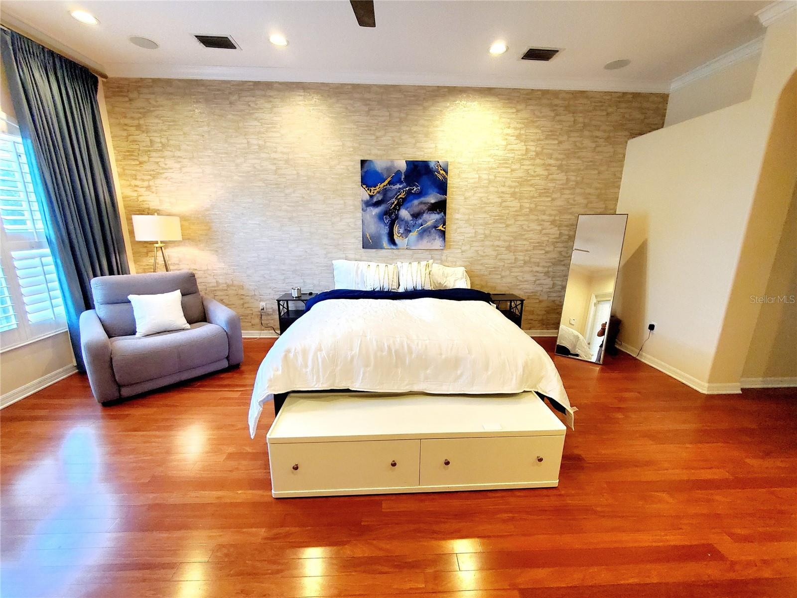 Listing photo id 24 for 10004 Tree Tops Lake Road