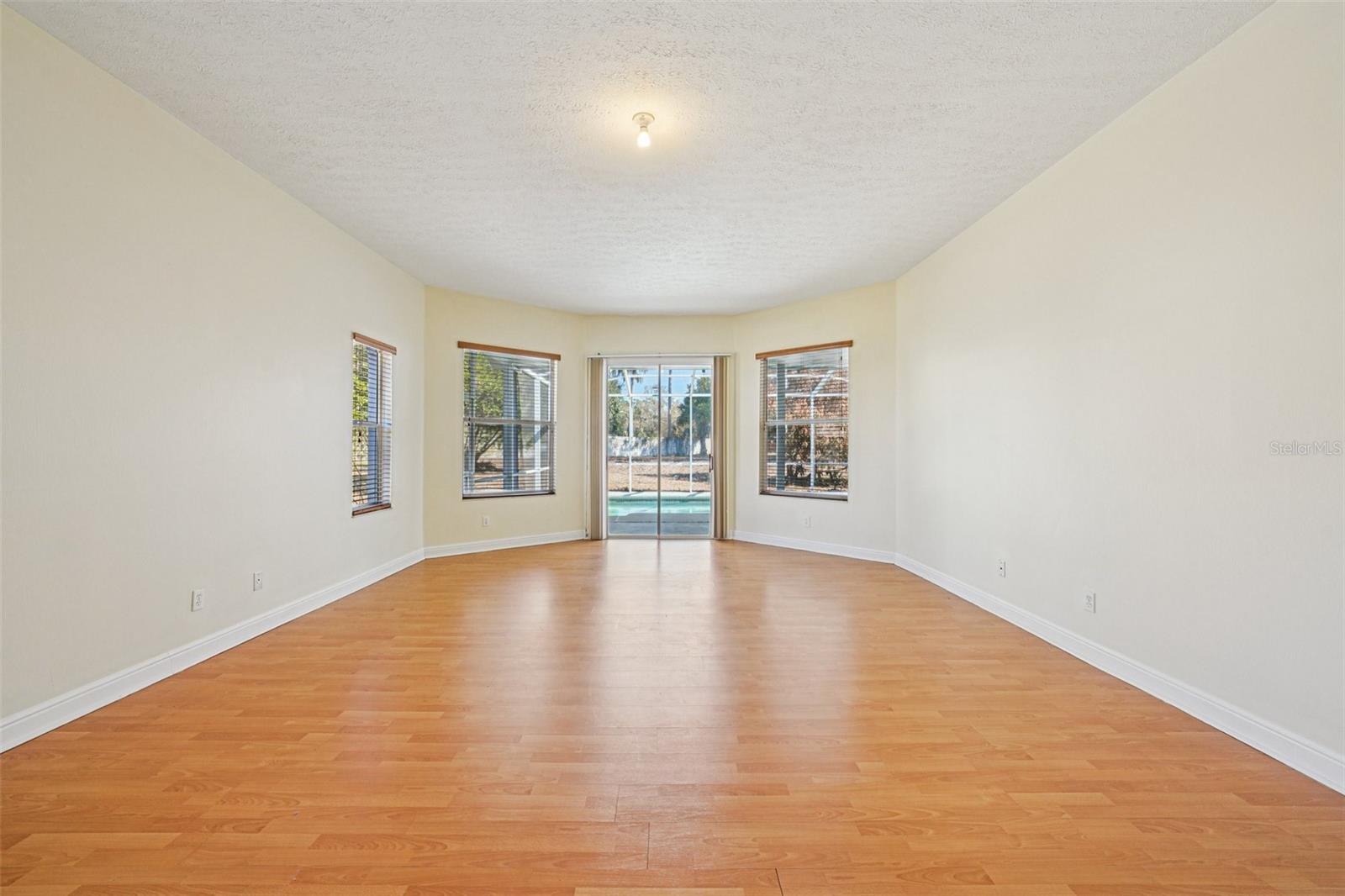 Image 24 of 68 For 918 Academy Drive