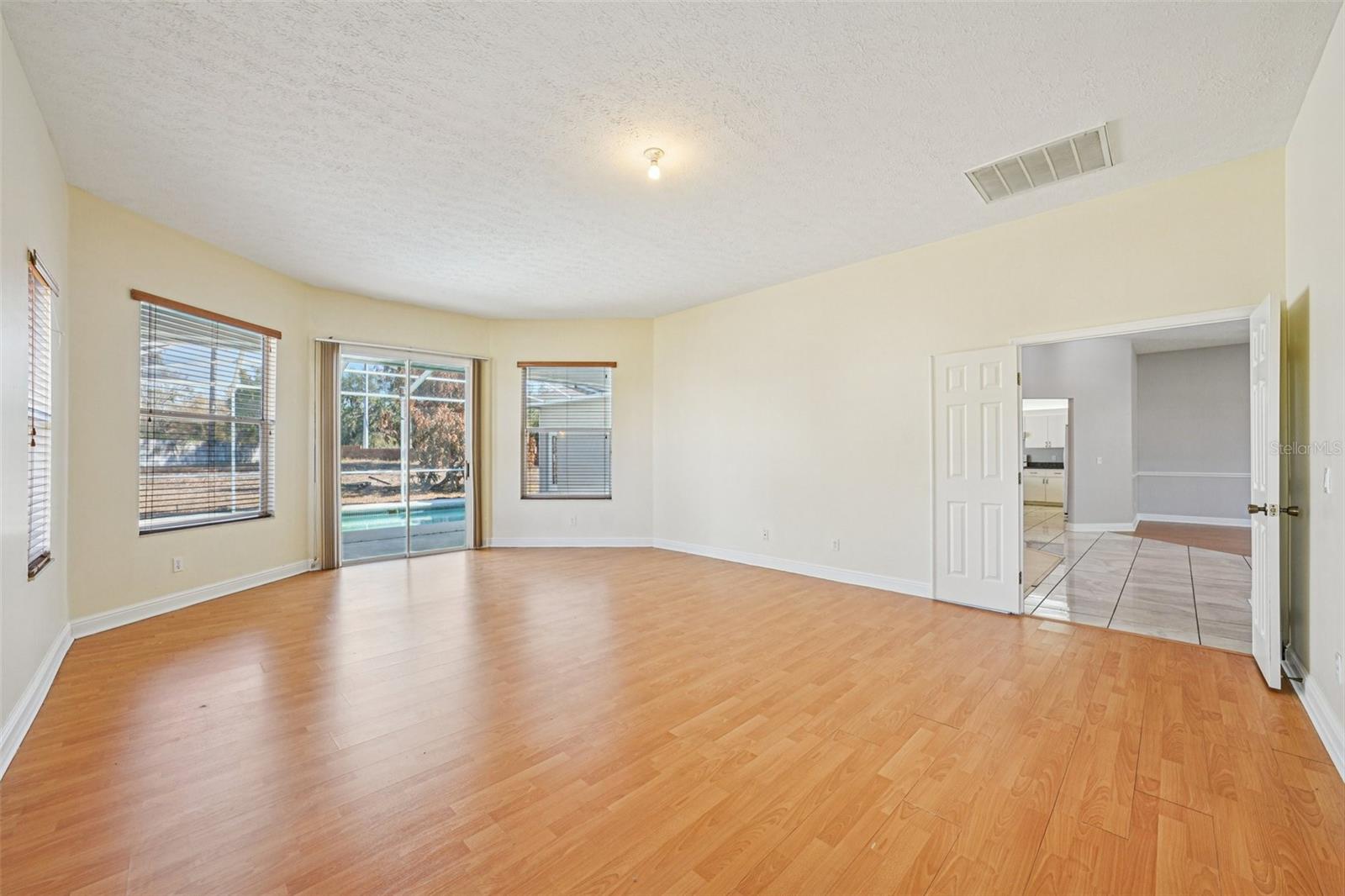 Image 25 of 68 For 918 Academy Drive