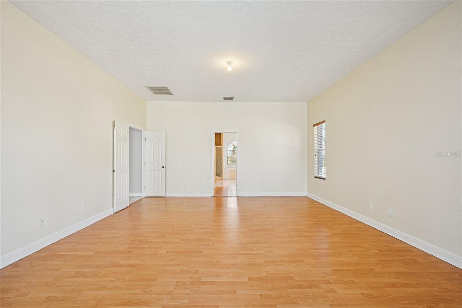 Image 27 of 68 For 918 Academy Drive