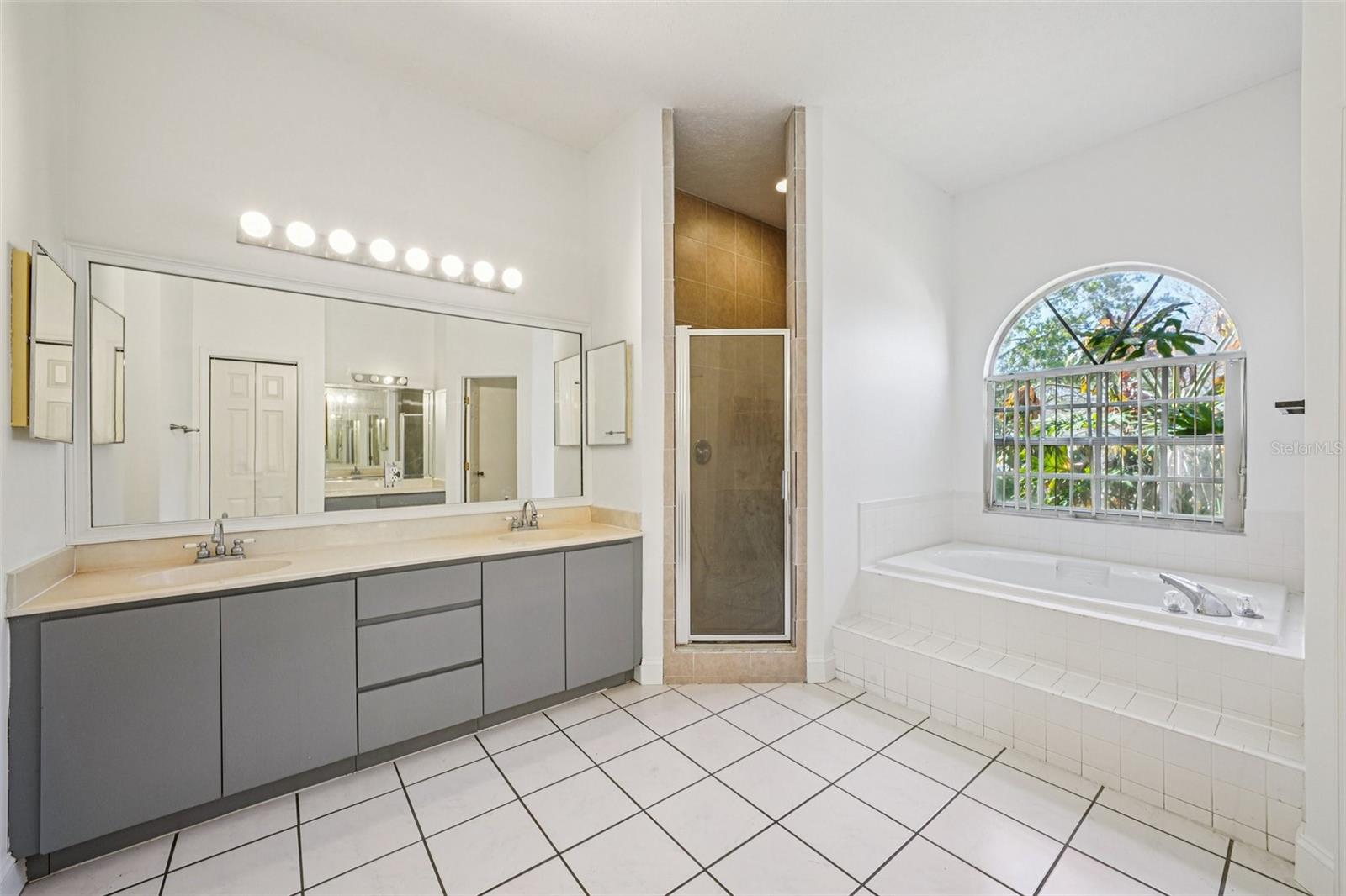 Image 32 of 68 For 918 Academy Drive