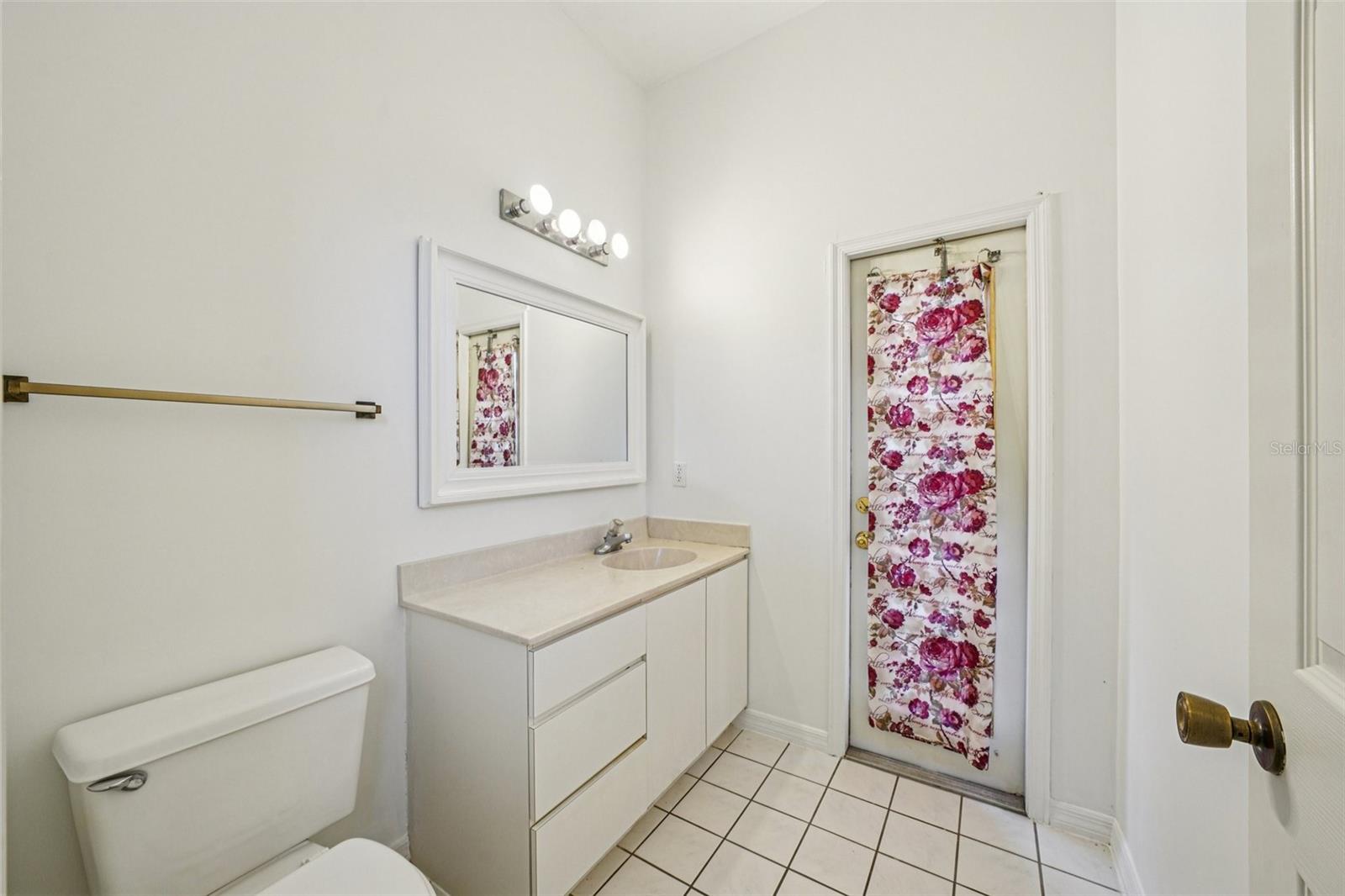 Image 38 of 68 For 918 Academy Drive