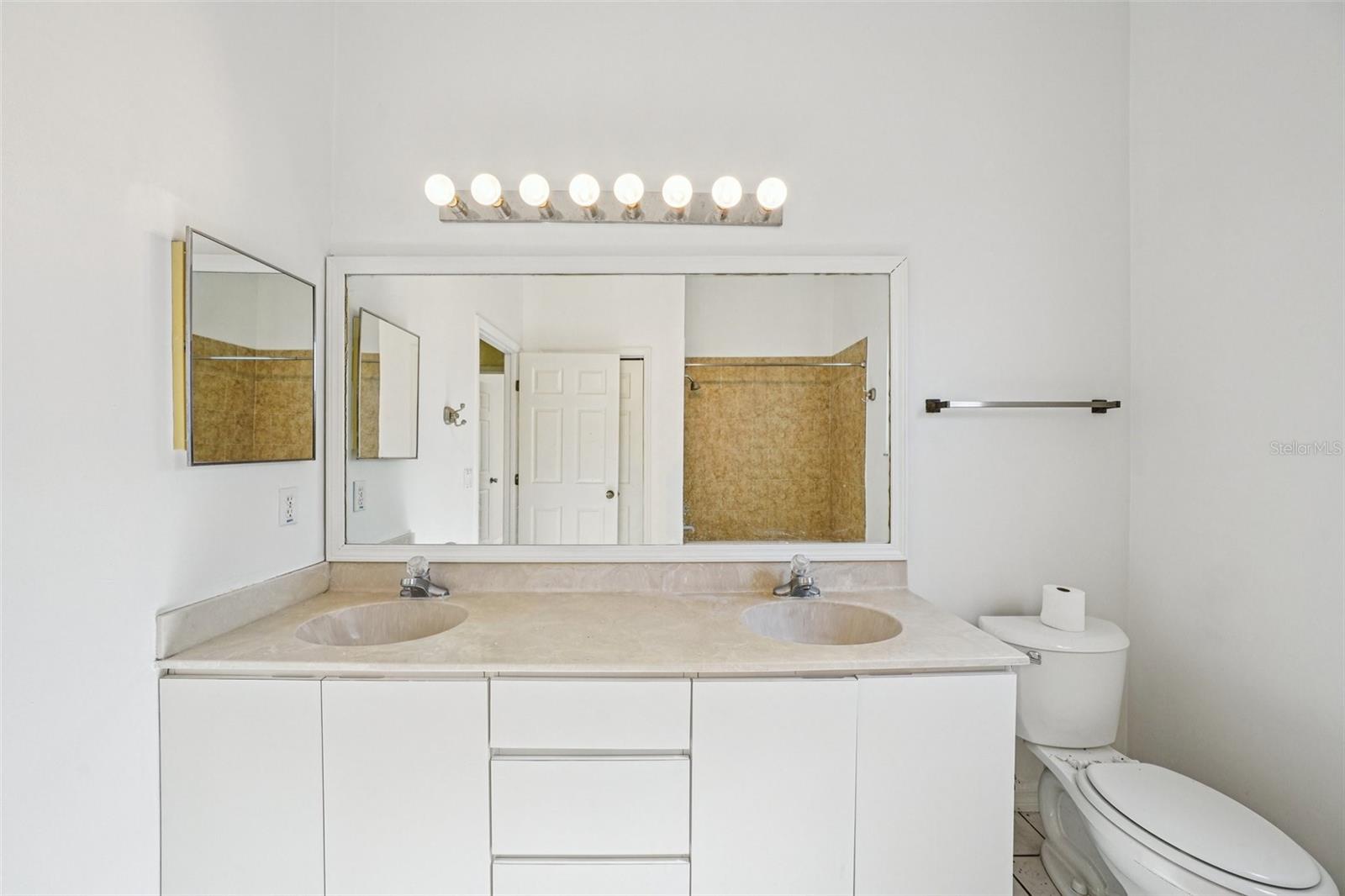 Image 43 of 68 For 918 Academy Drive