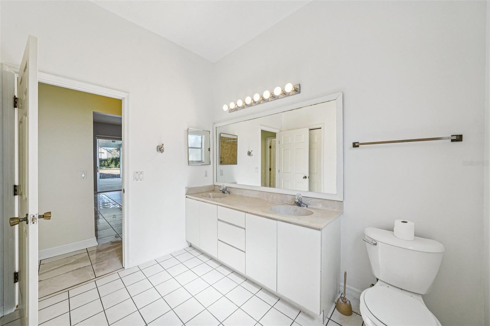 Image 44 of 68 For 918 Academy Drive