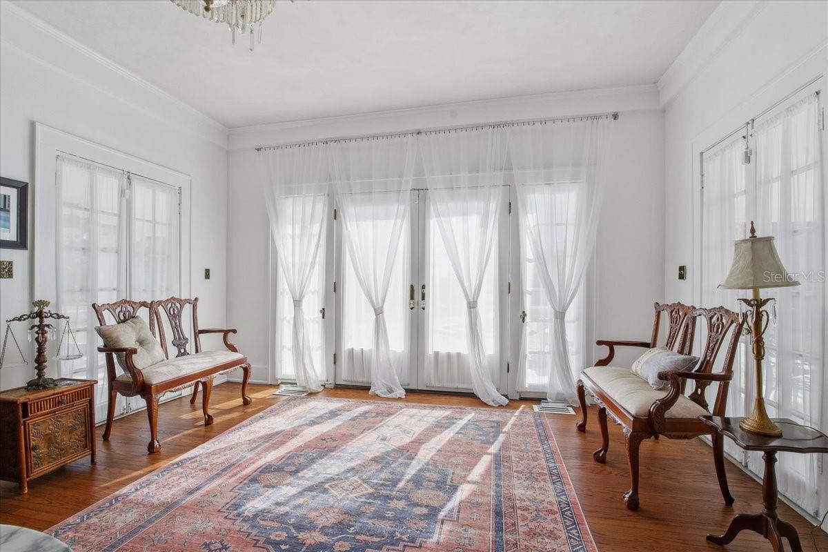 Image 19 of 100 For 208 Spring Boulevard