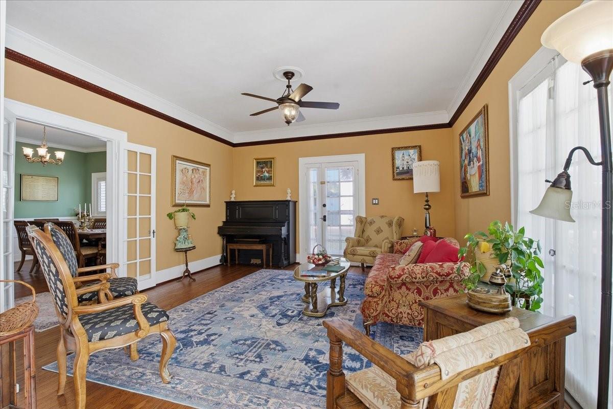 Image 25 of 100 For 208 Spring Boulevard