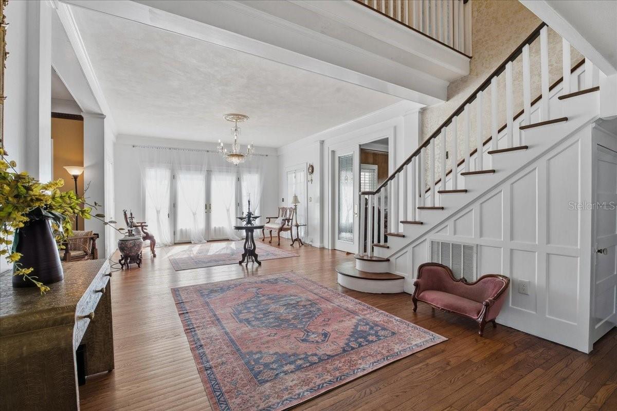 Image 3 of 100 For 208 Spring Boulevard